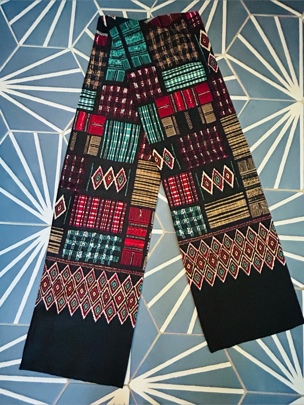 Vintage 1970s/80s Black/Gold/Red/Green Geometric Printed Scarf